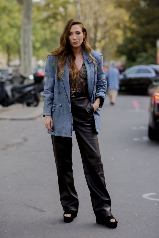 LAURA SMET Arrives at Zimmermann Spring/Summer 2024 Show in Paris 10/02/2023