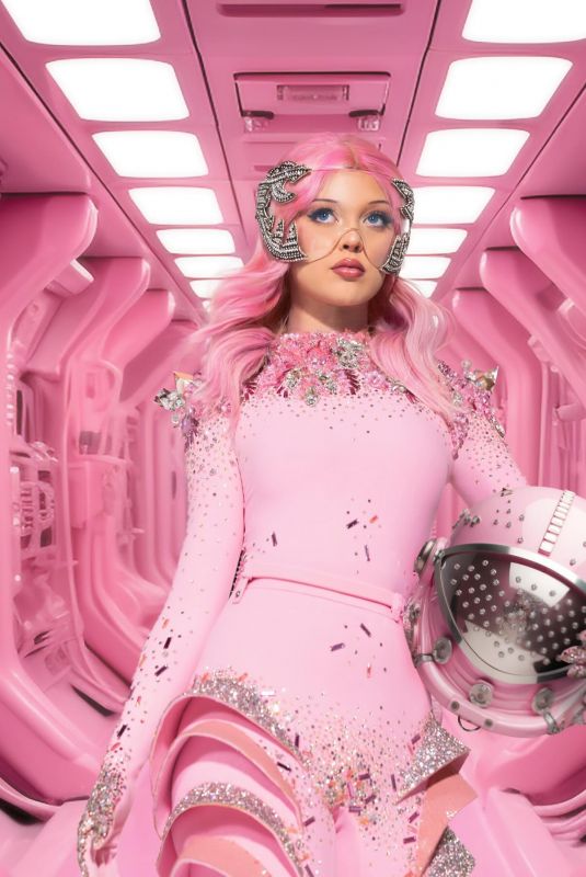 LOREN GRAY - Instagram Photos and Videos 10/30/2023