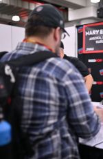 MARY ELIZABETH WINSTEAD Signs Autographs at New York Comic Con 10/12/2023