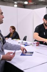 MARY ELIZABETH WINSTEAD Signs Autographs at New York Comic Con 10/12/2023