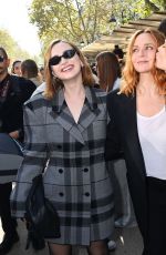 MAUDE APATOW and LESLIE MANN at Stella Mccartney Womenswear Spring/summer 2024 Show in Paris 10/02/2023