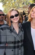 MAUDE APATOW and LESLIE MANN at Stella Mccartney Womenswear Spring/summer 2024 Show in Paris 10/02/2023