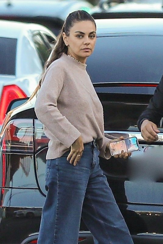 MILA KUNIS Out for Dinner with Friends at The Nice Guy in West Hollywood 10/03/2023