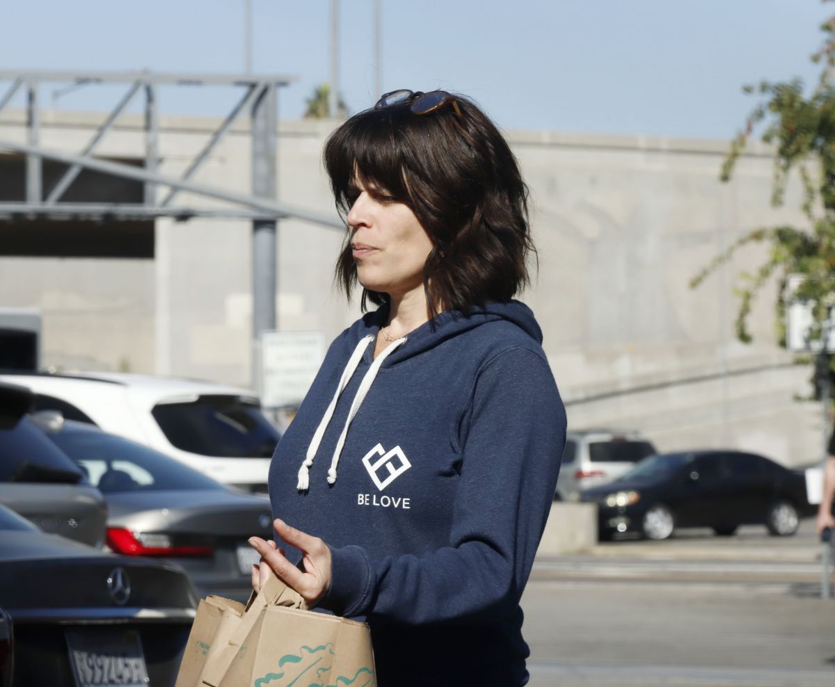 Neve Campbell Out Shopping At Whole Foods In Los Angeles Hawtcelebs