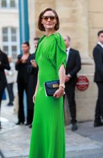 OLIVIA PALERMO Arrives at Victoria Beckham Show in Paris 09/29/2023