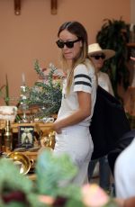 OLIVIA WILDE Shopping at Farmers Market in Studio City 10/15/2023