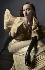 PHOEBE DYNEVOR in Elle Magazine, October 2023