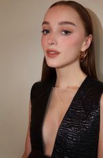 PHOEBE DYNEVOR - Louis Vuitton Fashion Show Portraits, October 2023