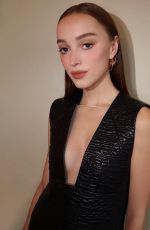 PHOEBE DYNEVOR - Louis Vuitton Fashion Show Portraits, October 2023