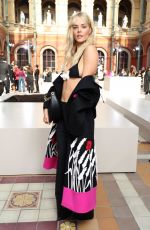 SAMARA WEAVING at Valentino Womenswear Spring/summer 2024 Show at Paris Fashion Week 10/01/2023