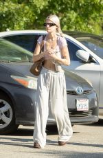 SAMI SHEEN on a Lunch Date at Erehwon Organic in Calabasas 10/04/2023