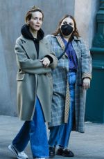 SARAH PAULSON and BEANIE FELDSTEIN Out Shopping in New York 10/17/2023