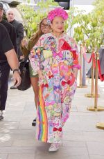 SIA Arrives at Hollywood Beauty Awards 10/02/2023