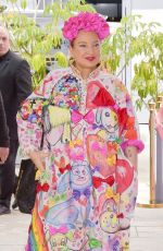 SIA Arrives at Hollywood Beauty Awards 10/02/2023