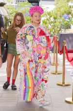 SIA Arrives at Hollywood Beauty Awards 10/02/2023