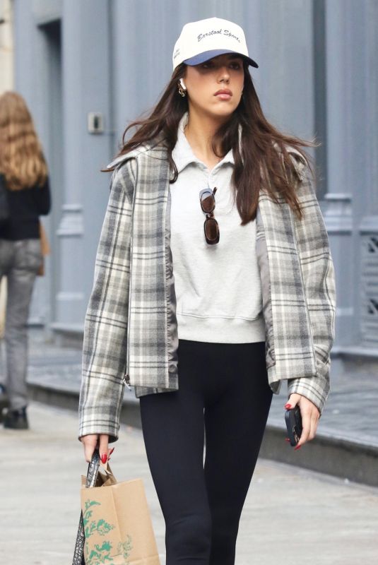 SISTINE STALLONE Shopping at Whole Foods Supermarket in New York 10/19/2023