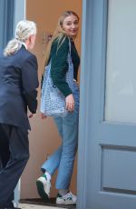 SOPHIE TURNER Returns to Taylor Swift