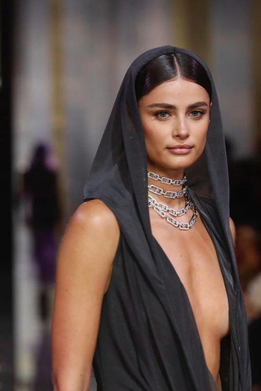 TAYLOR HILL at Messika Fashion Show in Paris 09/29/2023