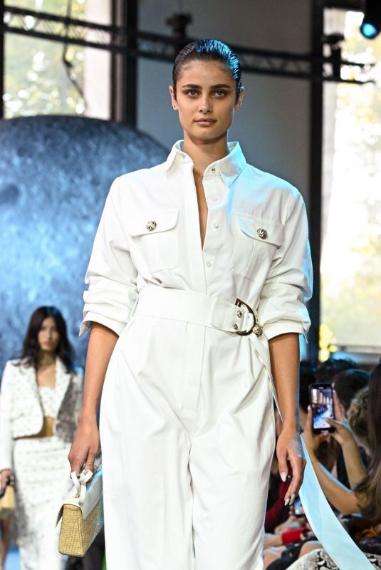 TAYLOR HILL Walks Runway at Elie Saab Womenswear Spring/Summer 2024 Show at Paris Fashion Week 09/29/2023