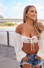 VANESSA MARIPOSA - Instagram Photos