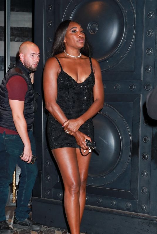 VENUS WILLIMS Leaves Hotel Costes in Paris 09/29/2023