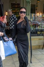 VICTORIA BECKHAM Out for Lunch in Notting Hill 10/04/2023