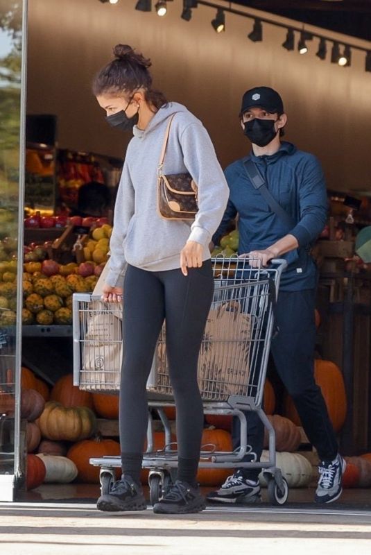 ZENDAYA and Tom Holland Shopping at Erewhon Market in Los Angeles 10/24/2023