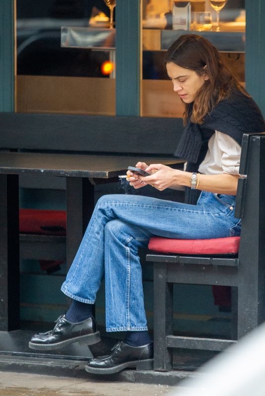 ALEXA CHUNG Out for Lunch in London 11/21/2023