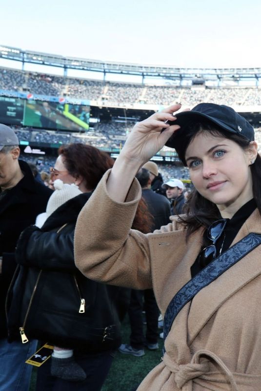ALEXANDRA DADDARIO at Dolphins vs Jets Game in New Jersey 11/24/2023