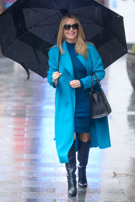 AMANDA HOLDEN Leaves Global Radio Studios in London 11/14/2023