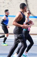 AMY ROBACH Running 2023 New York Marathon 11/05/2023
