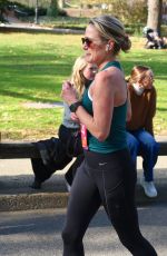 AMY ROBACH Running 2023 New York Marathon 11/05/2023