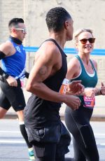 AMY ROBACH Running 2023 New York Marathon 11/05/2023