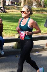 AMY ROBACH Running 2023 New York Marathon 11/05/2023
