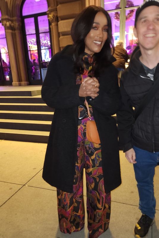 ANGELA BASSETT Greeting Fans After Performance of Hell’s Kitchen in New York 11/19/2023
