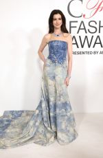 ANNE HATHAWAY at 2023 Cfda Fashion Awards in New York 11/06/2023