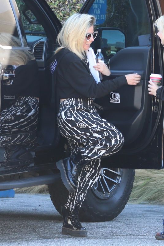 AVRIL LAVIGNE Arrives at Lime Studio in Santa Monica 11/14/2023