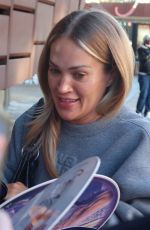 CARRIE UNDERWOOD Stops for Fans at Atlantic Avenue in New York 11/04/2023