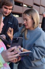 CARRIE UNDERWOOD Stops for Fans at Atlantic Avenue in New York 11/04/2023