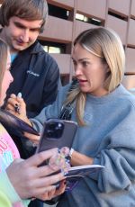 CARRIE UNDERWOOD Stops for Fans at Atlantic Avenue in New York 11/04/2023
