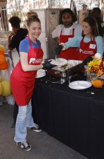 DENISE RICHARDS at a Heartwarming Thanksgiving at Los Angeles Mission 11/22/2023