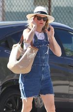 ELIZABETH BANKS Arrives at Her Children