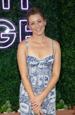 ELIZABETH BANKS at 2023 Breeders