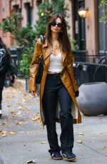 EMILY RATAJKOWSKI Leaves Her Apartment in New York 11/07/2023