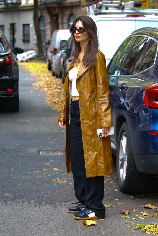 EMILY RATAJKOWSKI Leaves Her Apartment in New York 11/07/2023