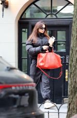 EMILY RATAJKOWSKI Leaves Her Apartment in New York 11/10/2023