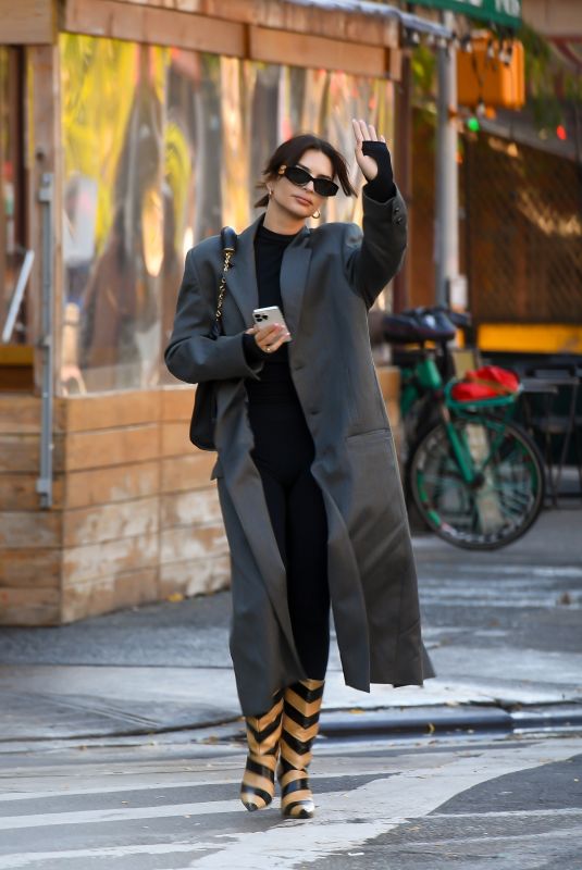 EMILY RATAJKOWSKI Out in New York 11/06/2023
