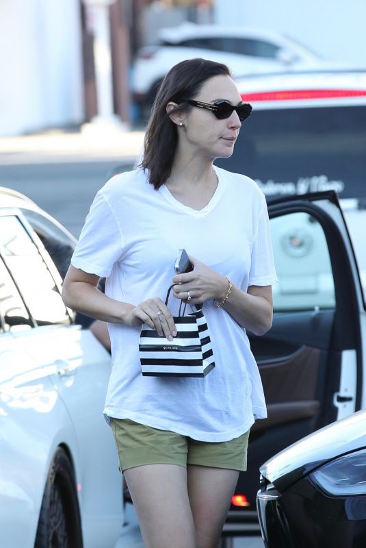 GAL GADOT Out Shopping in Los Angeles 11/05/2023