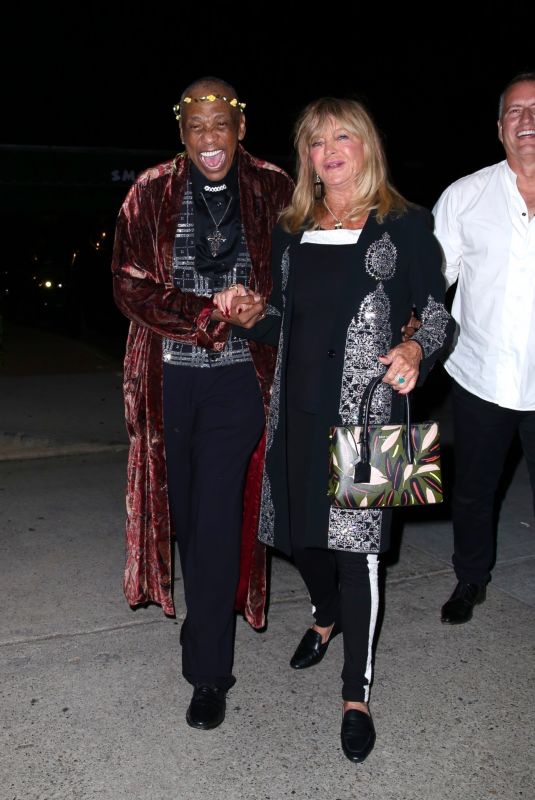 GOLDIE HAWN Leaves Joni Mitchell