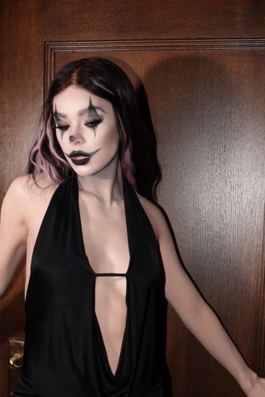 HAILEE STEINFELD - Instagram Photos 10/31/2023